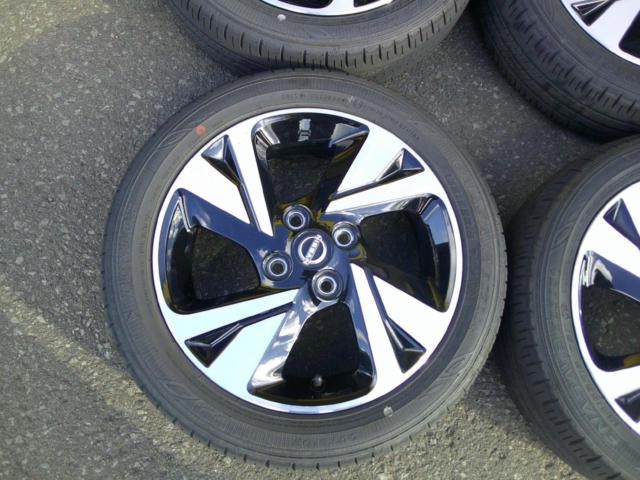 Nissan
Days original wheel
+ DUNLOP
ENASAVE
EC300 +