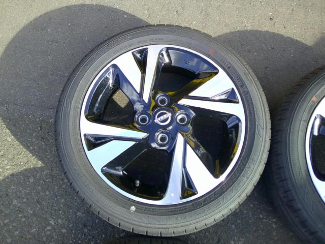 Nissan
Days original wheel
+ DUNLOP
ENASAVE
EC300 +