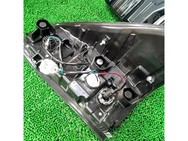 メーカー不明 ハイラックス GUN125系 テールレンズ