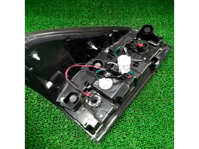 メーカー不明 ハイラックス GUN125系 テールレンズ