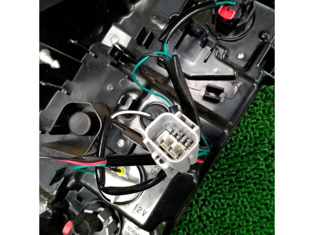 メーカー不明 ハイラックス GUN125系 テールレンズ