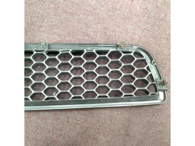 【スバル純正】レガシィ B4 BE5後期 D型純正 フロントグリル