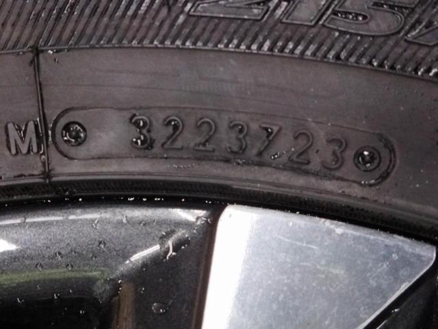 【人気☆スタッドレスセット!】 トヨタ ノア&ヴォクシー (ハイブリッド) S-Z グレード 純正 + TOYO OBSERVE GARIT GIZ 215/50R17 2023年モデル