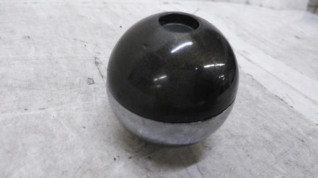 Toyota genuine
Shift knob