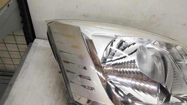 Only the right side is a genuine DAIHATSU part.
Headlight