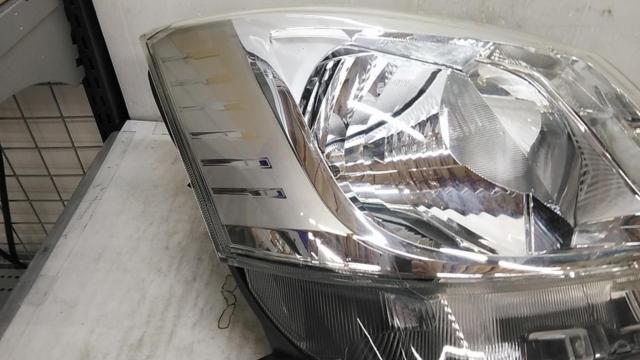 Only the right side is a genuine DAIHATSU part.
Headlight