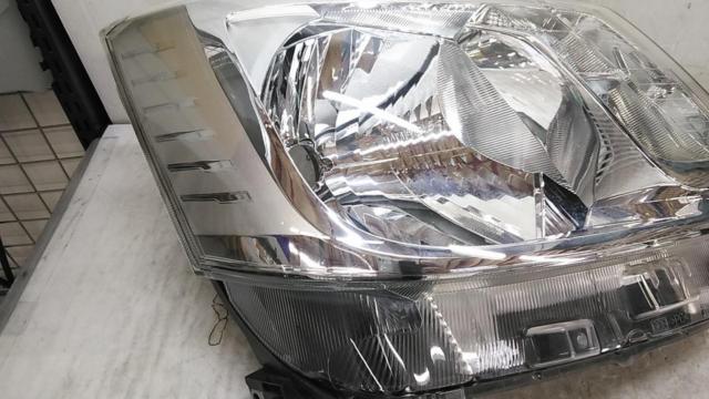 Only the right side is a genuine DAIHATSU part.
Headlight