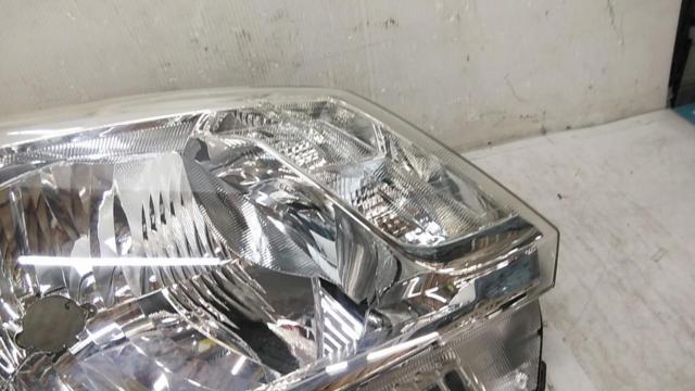 Only the right side is a genuine DAIHATSU part.
Headlight