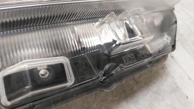 Only the right side is a genuine DAIHATSU part.
Headlight