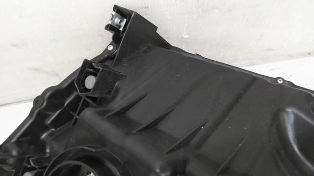 Only the right side is a genuine DAIHATSU part.
Headlight