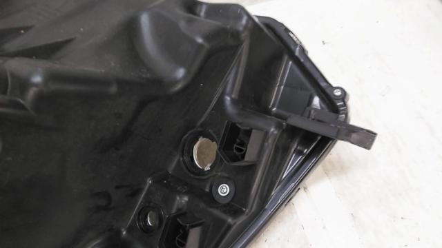 Only the right side is a genuine DAIHATSU part.
Headlight