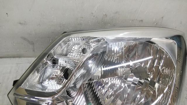 Only on the left side DAIHATSU genuine
Headlight