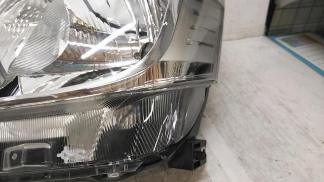 Only on the left side DAIHATSU genuine
Headlight
