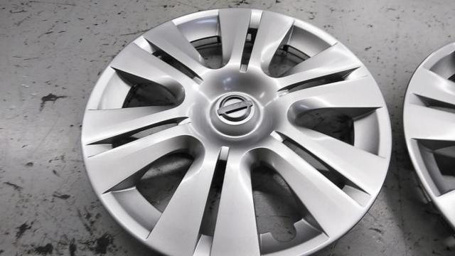 Set of 4 genuine Nissan parts
Wheel cap