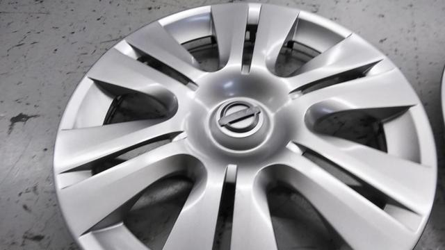 Set of 4 genuine Nissan parts
Wheel cap