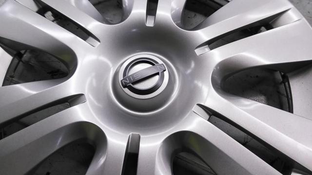 Set of 4 genuine Nissan parts
Wheel cap