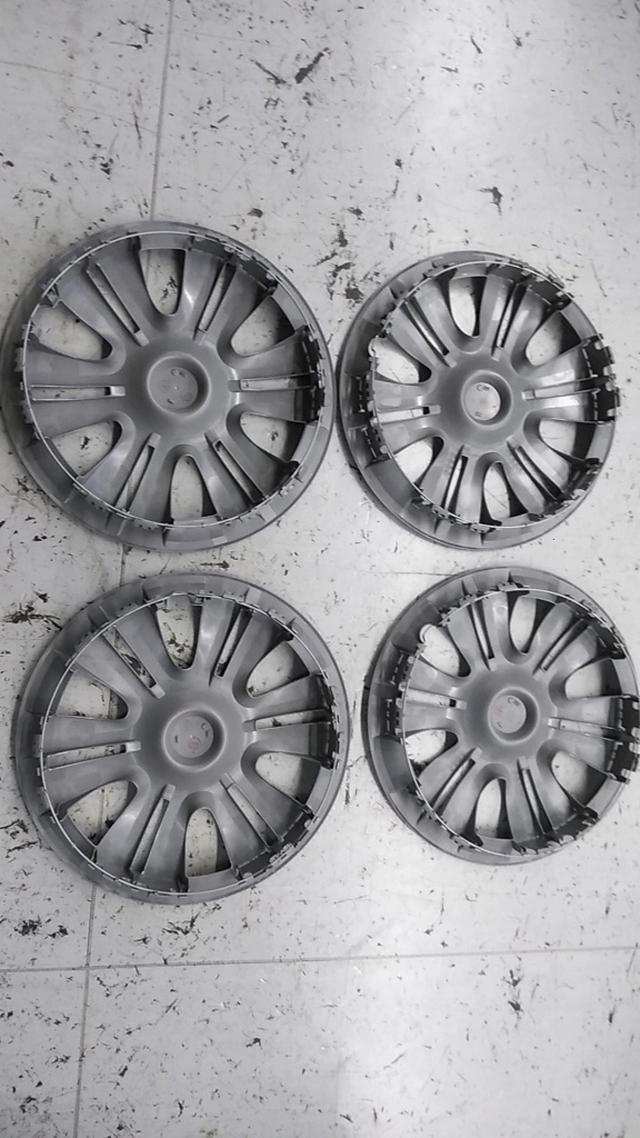 Set of 4 genuine Nissan parts
Wheel cap