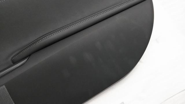 2-piece genuine Mazda parts
Door lining