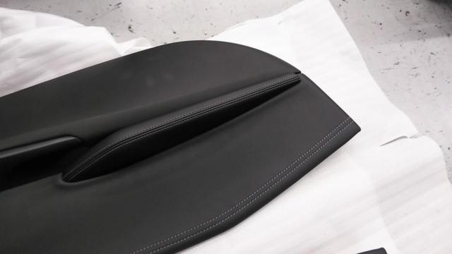 2-piece genuine Mazda parts
Door lining