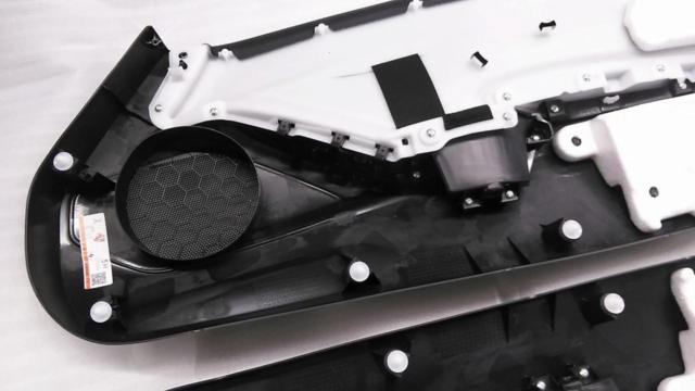 2-piece genuine Mazda parts
Door lining