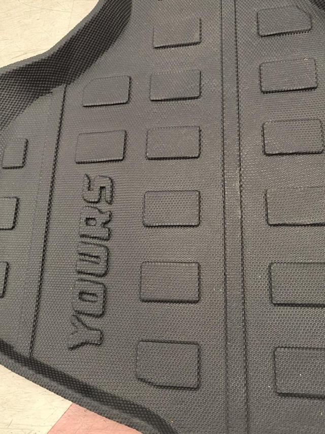 YOURS 3Dラゲッジマット 90系ノア&ヴォクシー