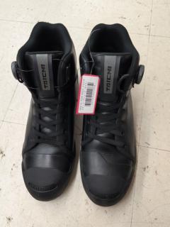 RS
TAICHI
RSS011
Dry master hoop shoes
Size: 26cm