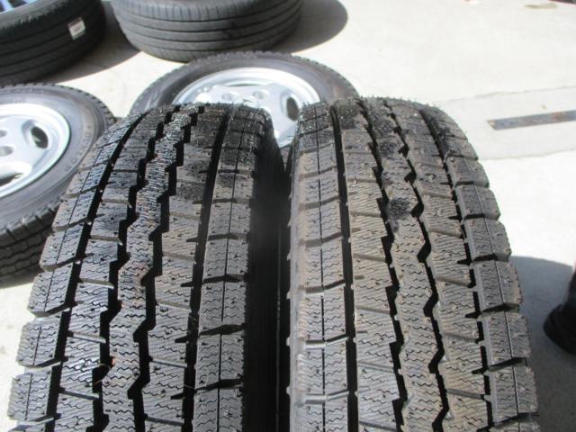 Honda genuine
Vamos
Genuine wheels + DUNLOP WINTER
MAXX
SV01