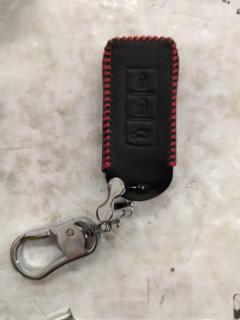 General purpose
Leather key case
Red Stitch