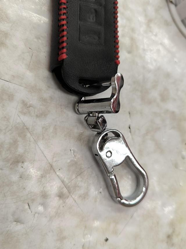 General purpose
Leather key case
Red Stitch