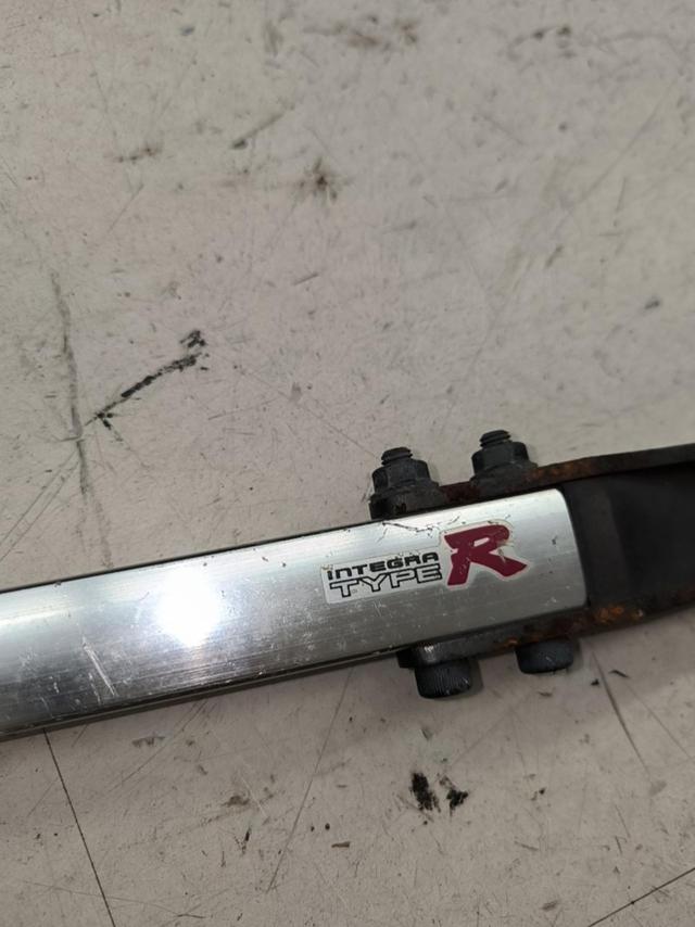Honda Genuine Integra/TypeR/DC2
Genuine front tower bar