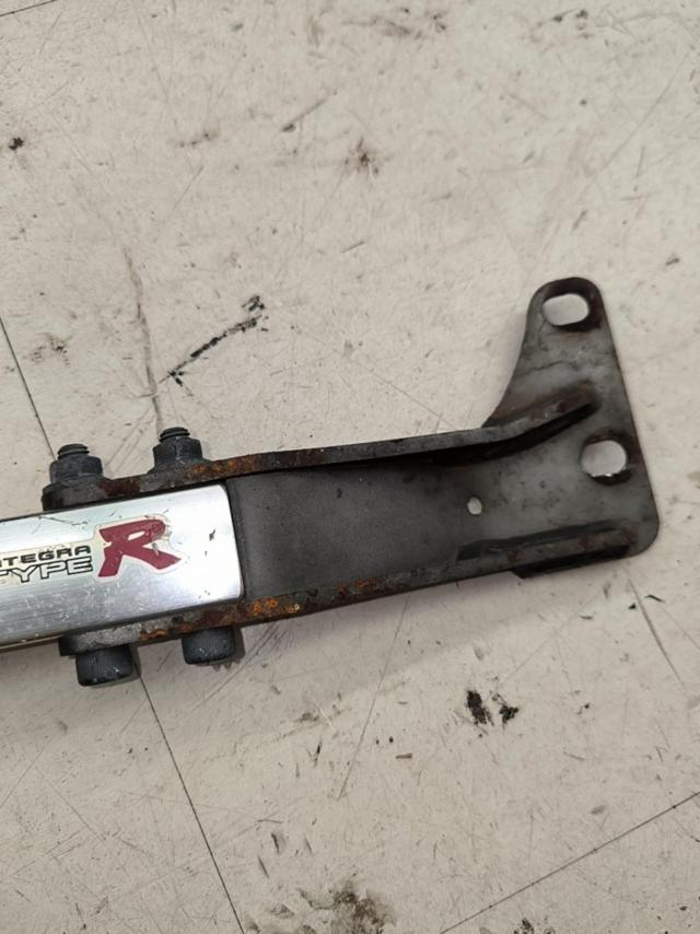 Honda Genuine Integra/TypeR/DC2
Genuine front tower bar