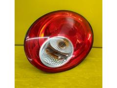 VW(フォルクスワーゲン) ニュービートル/9C/後期 純正テールレンズ【運転席側(RH)】