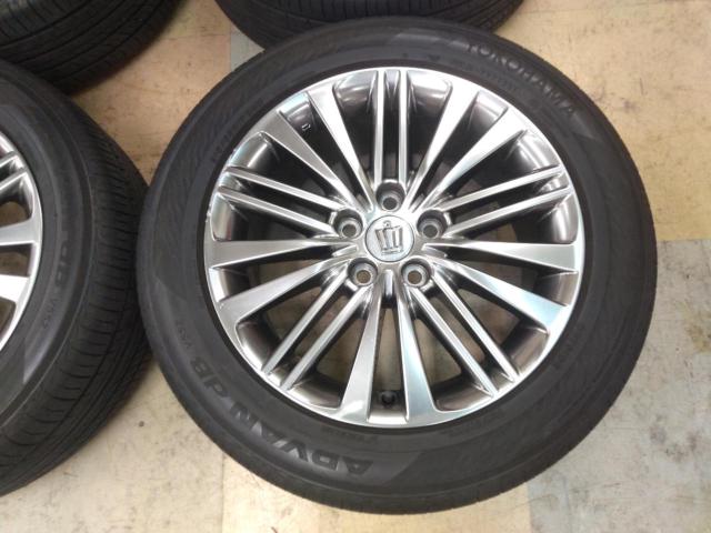 Toyota original (TOYOTA)
Crown
Royal / 210 series
Alloy Wheels
+
YOKOHAMA (Yokohama)
ADVAN
dB
V552