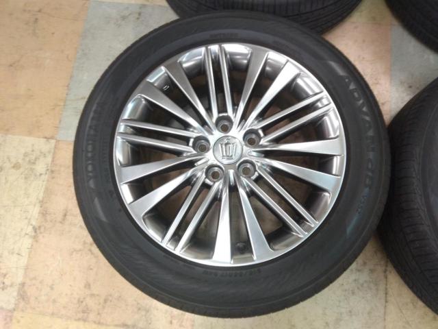 Toyota original (TOYOTA)
Crown
Royal / 210 series
Alloy Wheels
+
YOKOHAMA (Yokohama)
ADVAN
dB
V552