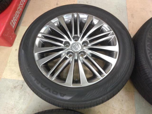 Toyota original (TOYOTA)
Crown
Royal / 210 series
Alloy Wheels
+
YOKOHAMA (Yokohama)
ADVAN
dB
V552