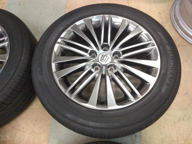 Toyota original (TOYOTA)
Crown
Royal / 210 series
Alloy Wheels
+
YOKOHAMA (Yokohama)
ADVAN
dB
V552