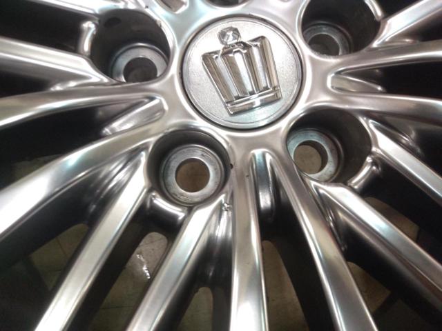 Toyota original (TOYOTA)
Crown
Royal / 210 series
Alloy Wheels
+
YOKOHAMA (Yokohama)
ADVAN
dB
V552