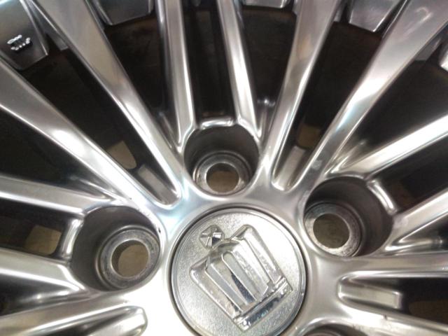 Toyota original (TOYOTA)
Crown
Royal / 210 series
Alloy Wheels
+
YOKOHAMA (Yokohama)
ADVAN
dB
V552