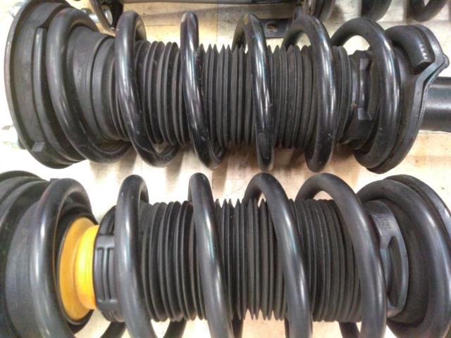 Genuine Toyota 210 Series Crown Royal
Suspension kit/shock absorber