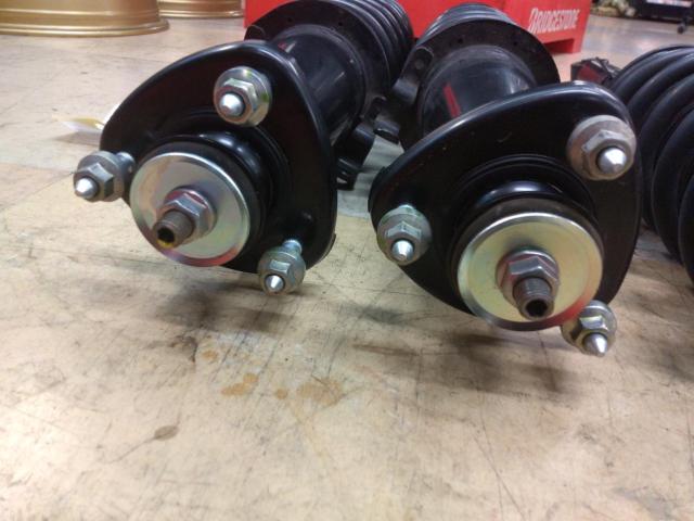 Genuine Toyota 210 Series Crown Royal
Suspension kit/shock absorber