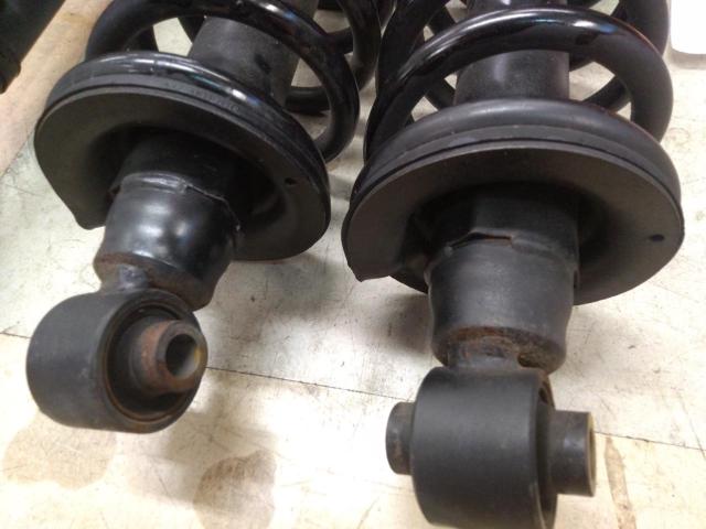 Genuine Toyota 210 Series Crown Royal
Suspension kit/shock absorber