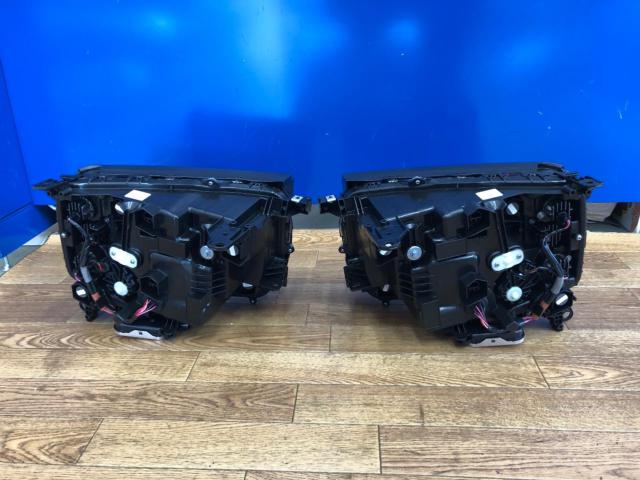 トヨタ ランドクルーザー 250 純正 丸目ヘッドライト 左右セット