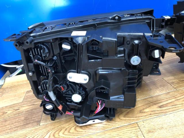 トヨタ ランドクルーザー 250 純正 丸目ヘッドライト 左右セット