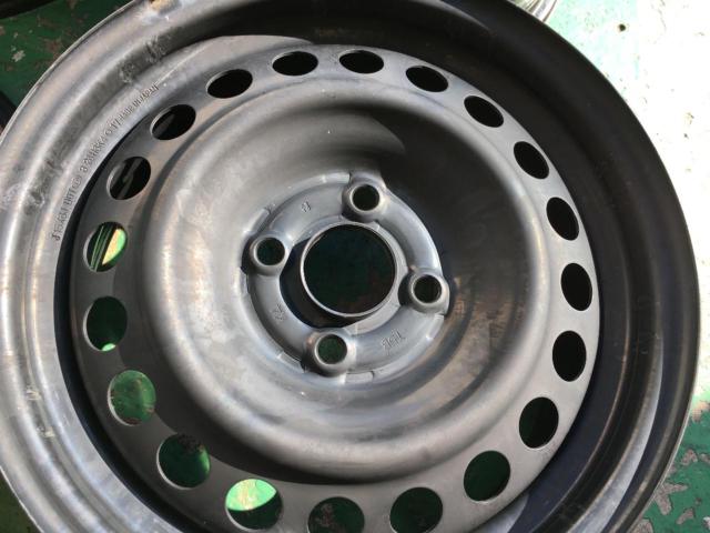 Honda
GR-based
Fit
Genuine
Steel wheel