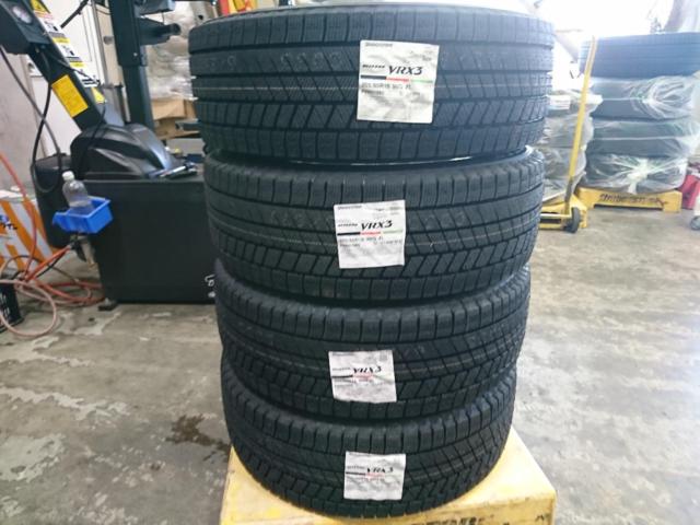 BRIDGESTONE
BLIZZAK
VRX3
+
Toyota
Genuine wheels for the 90-series Noah/Voxy