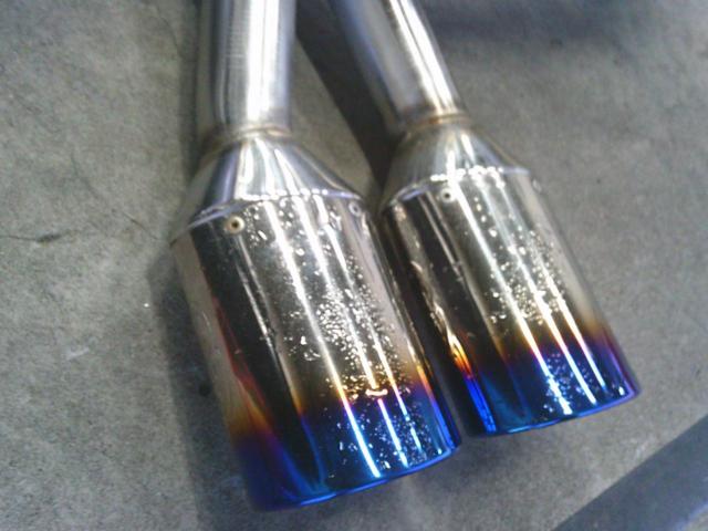 GANADOR
Center double-exit blue tail muffler