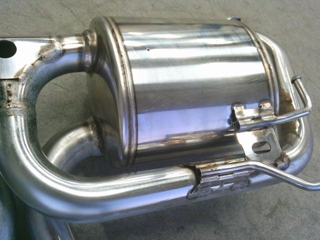 GANADOR
Center double-exit blue tail muffler