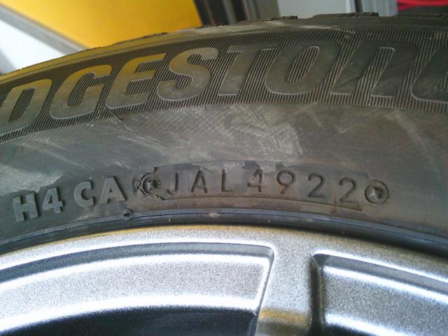 BRIDGESTONE BLIZZAK VRX3 + A-TECH SCHNEIDER StaX