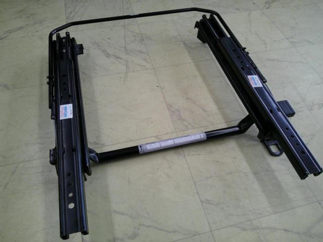 RECARO
Seat rail