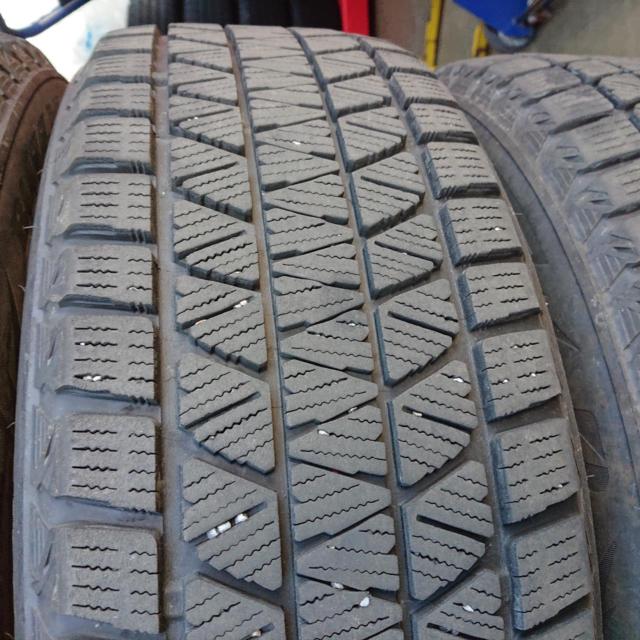 BRIDGESTONE BLIZZAK DM-V3 + MARUKA SERVICE Lefinada MOTION 2